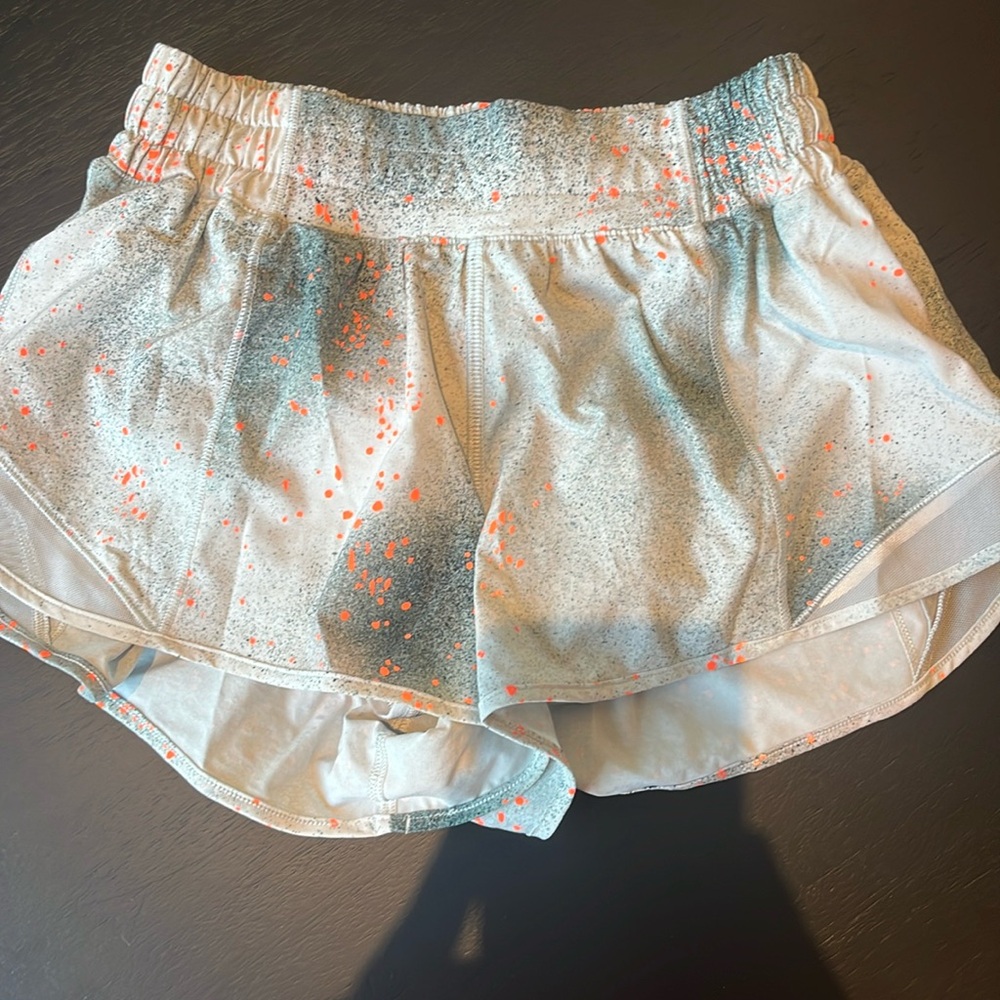 Lululemon hottie hot shorts 2.5 inch!